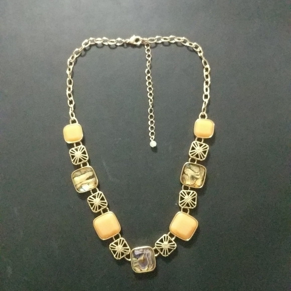 Avon Splash Of Color Collection Gold Tone Abalone and Coral Orange Necklace - Picture 1 of 3